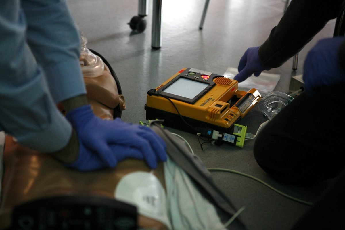 Een AED op de werkvloer: waar moet je op letten?