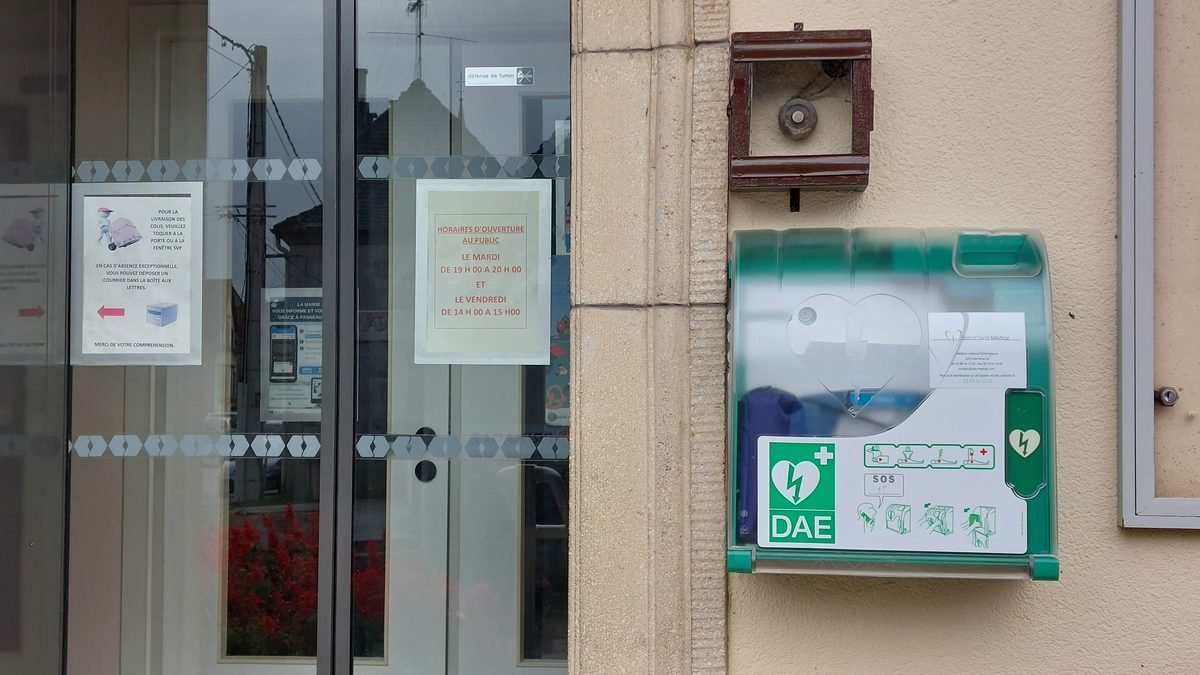 Emergency response training at a care institution